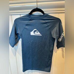 QUIKSILVER Boys Size 14 Large Blue Short Sleeve Tee Shirt Athletic Board…